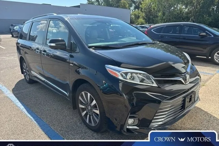 2020 Toyota Sienna Limited Premium photo 1