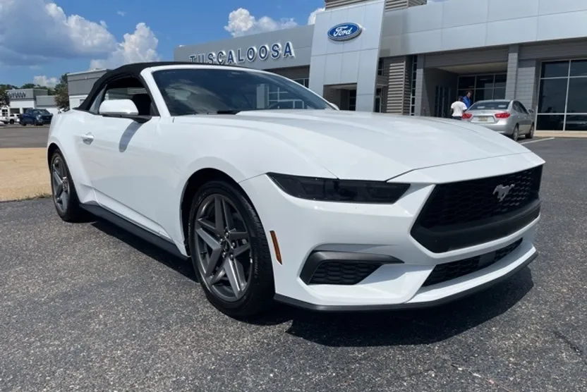 2025 Ford Mustang EcoBoost photo 1