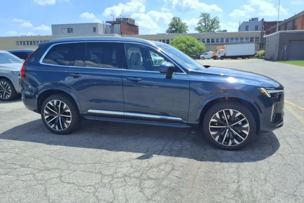 2026 Volvo XC90 Plus Black Edition photo 1