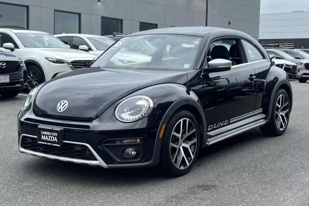 2016 Volkswagen Beetle 1.8T Dune photo 1