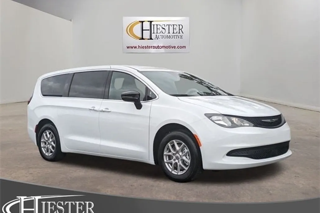 2025 Chrysler Voyager LX photo 1