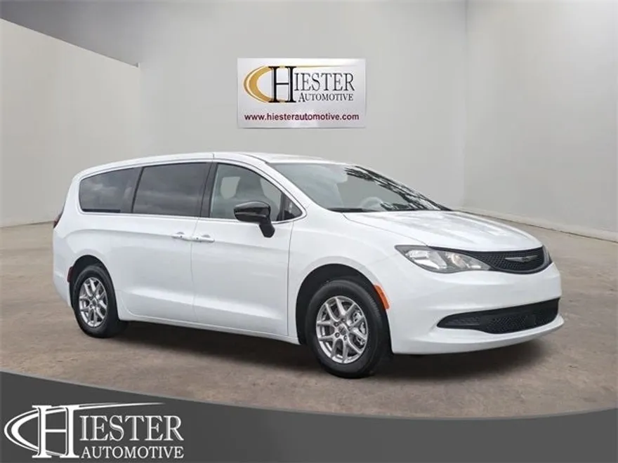 2025 Chrysler Voyager LX photo 1
