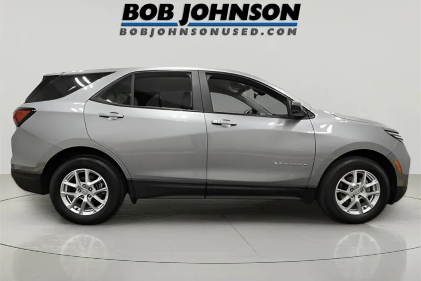2024 Chevrolet Equinox LS photo 1