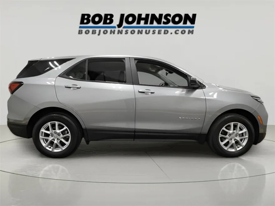2024 Chevrolet Equinox LS photo 1