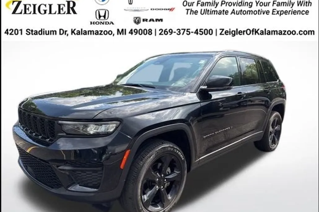 2022 Jeep Grand Cherokee Laredo Altitude photo 1