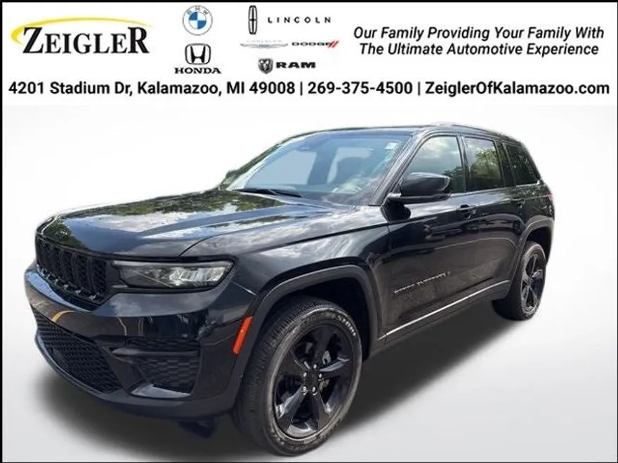 2022 Jeep Grand Cherokee Laredo Altitude photo 1