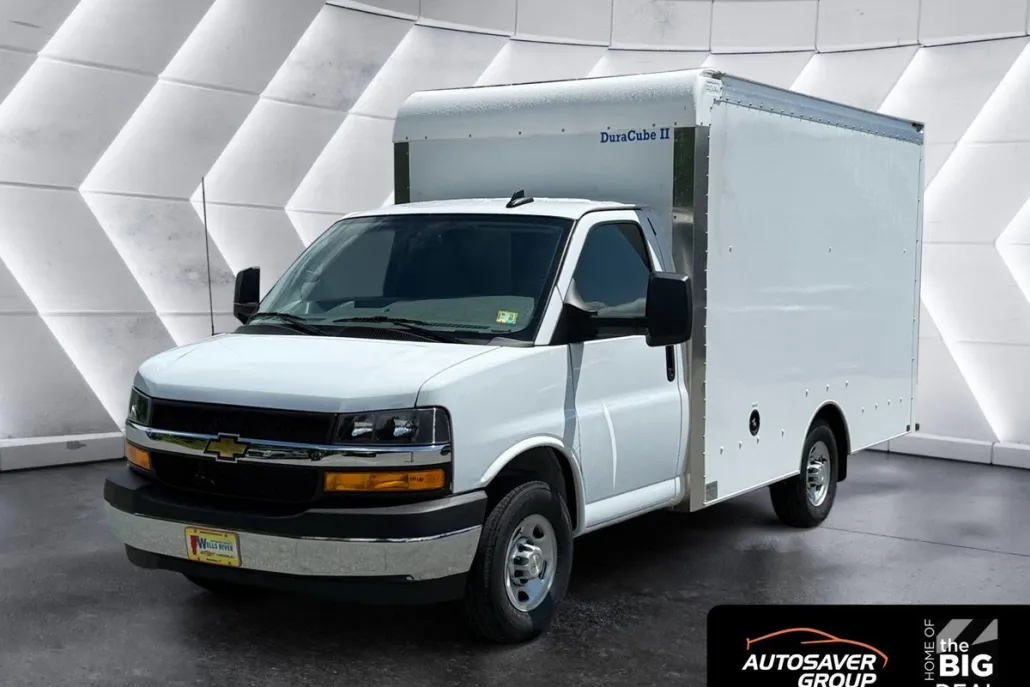 2025 Chevrolet Express Cutaway 3500 Cargo photo 1