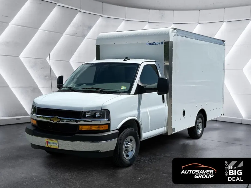 2025 Chevrolet Express Cutaway 3500 Cargo photo 1