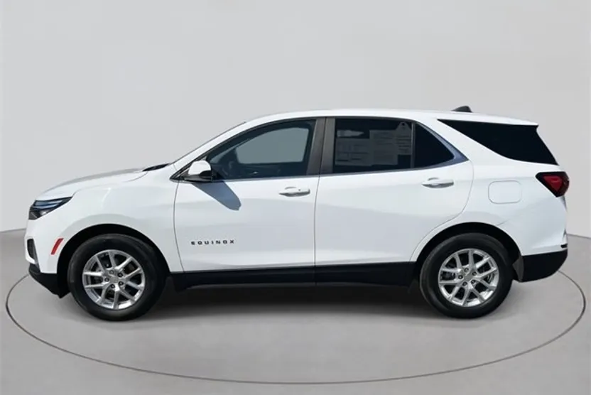 2022 Chevrolet Equinox LT photo 1