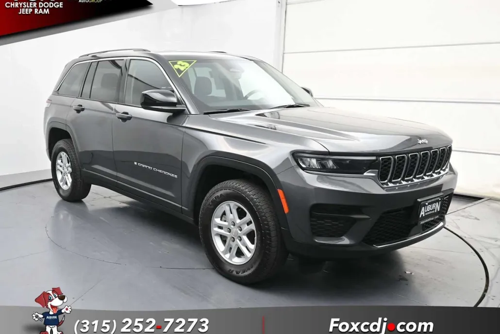 2023 Jeep Grand Cherokee Laredo photo 1