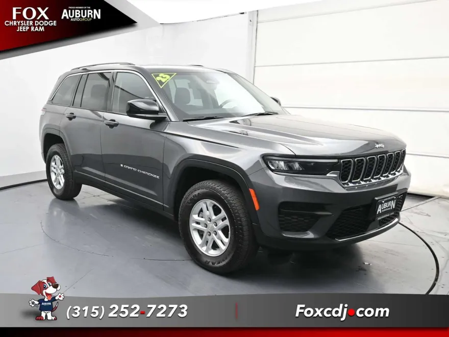 2023 Jeep Grand Cherokee Laredo photo 1