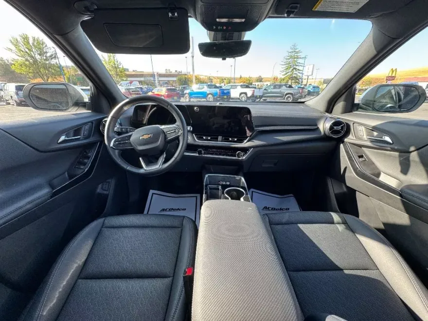 2025 Chevrolet Equinox LT photo 1