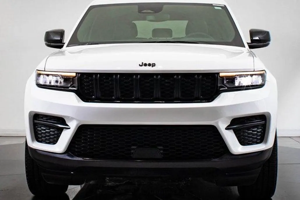 2023 Jeep Grand Cherokee Altitude photo 1