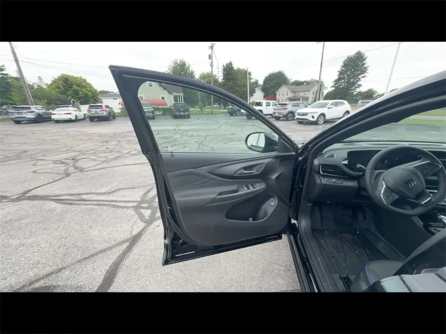 2025 Buick Envista ST photo 1