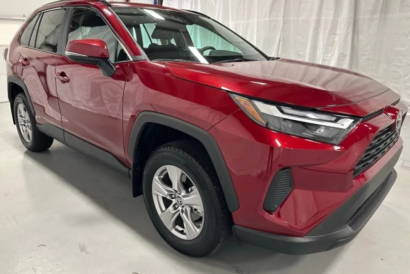 2025 Toyota RAV4 Hybrid XLE photo 1
