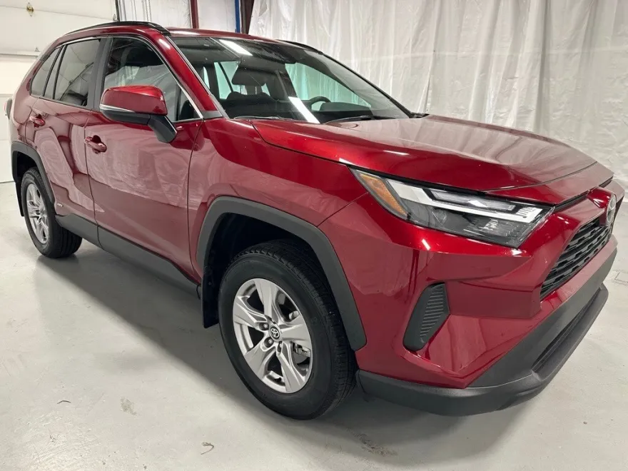 2025 Toyota RAV4 Hybrid XLE photo 1