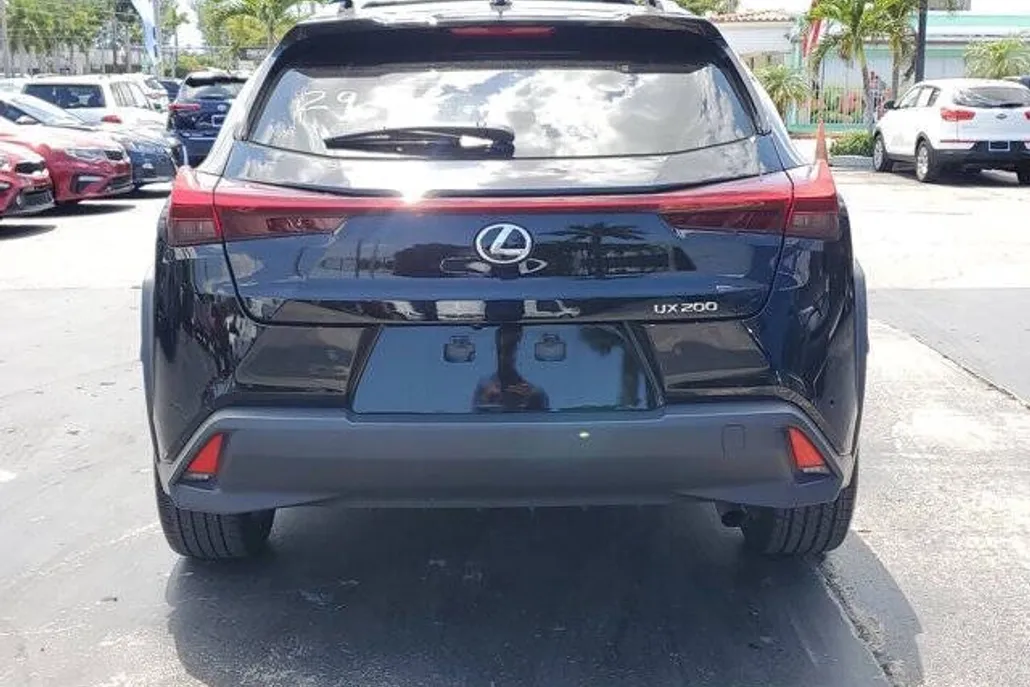 2022 Lexus UX 200 photo 1