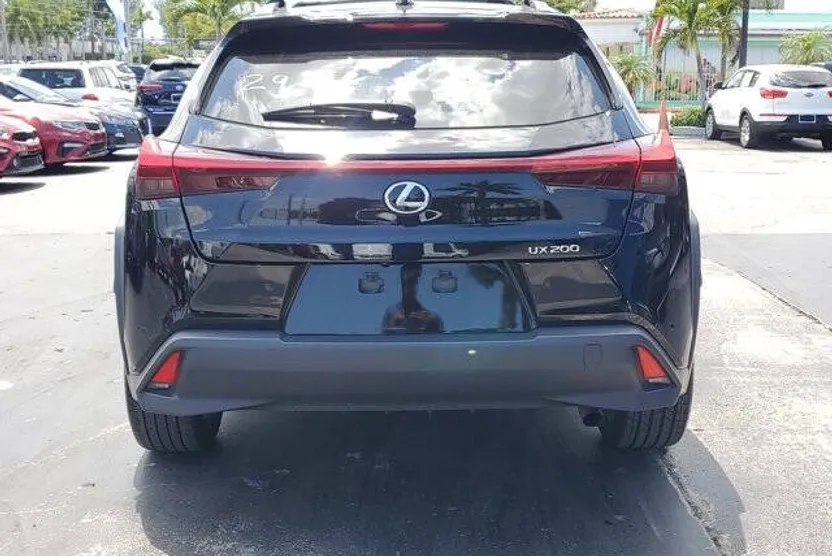 2022 Lexus UX 200 photo 1
