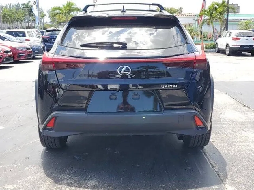 2022 Lexus UX 200 photo 1