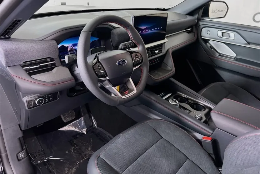 2025 Ford Explorer ST photo 1