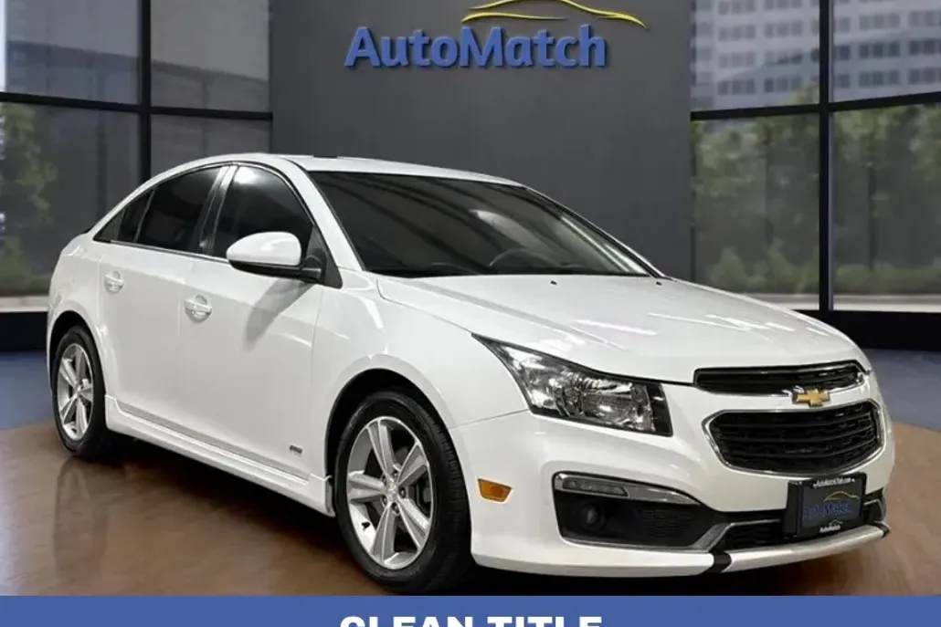 2015 Chevrolet Cruze LT photo 1
