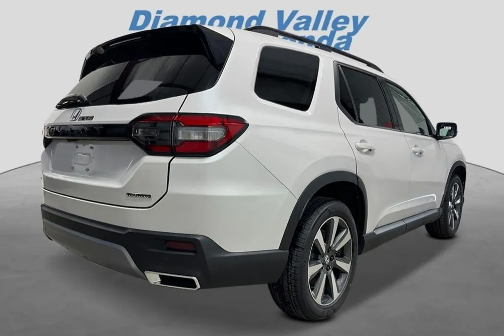 2025 Honda Pilot Touring photo 1