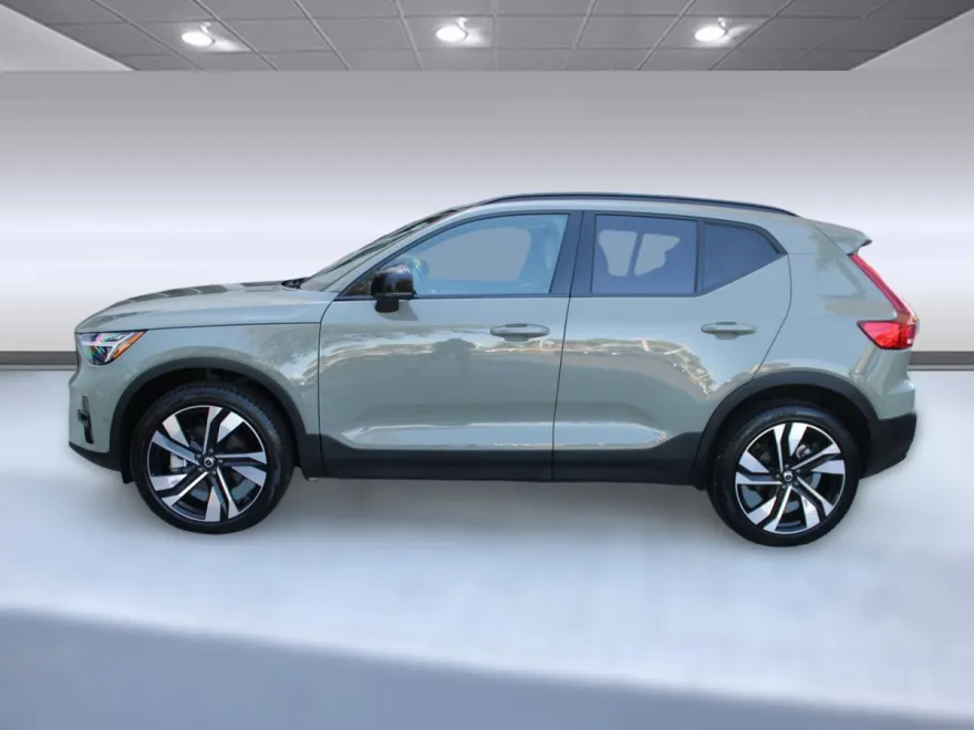 2024 Volvo XC40 Ultimate photo 2