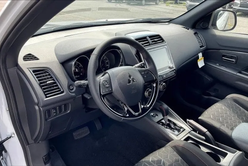 2025 Mitsubishi Outlander Sport ES SE LE photo 1