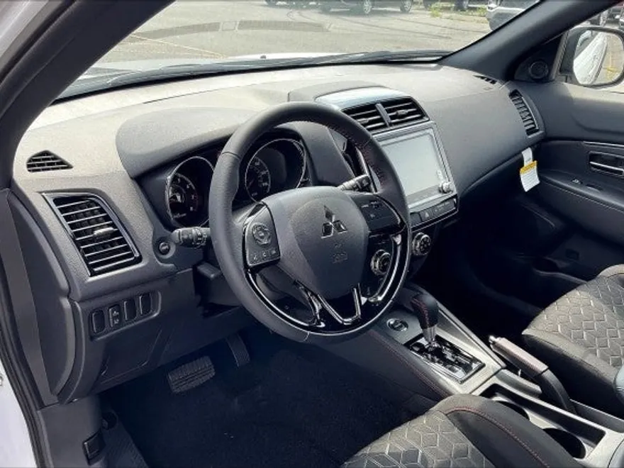 2025 Mitsubishi Outlander Sport ES SE LE photo 1