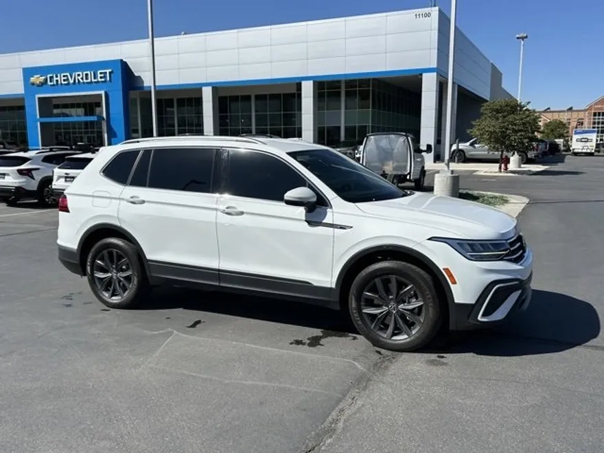 2022 Volkswagen Tiguan SE photo 1