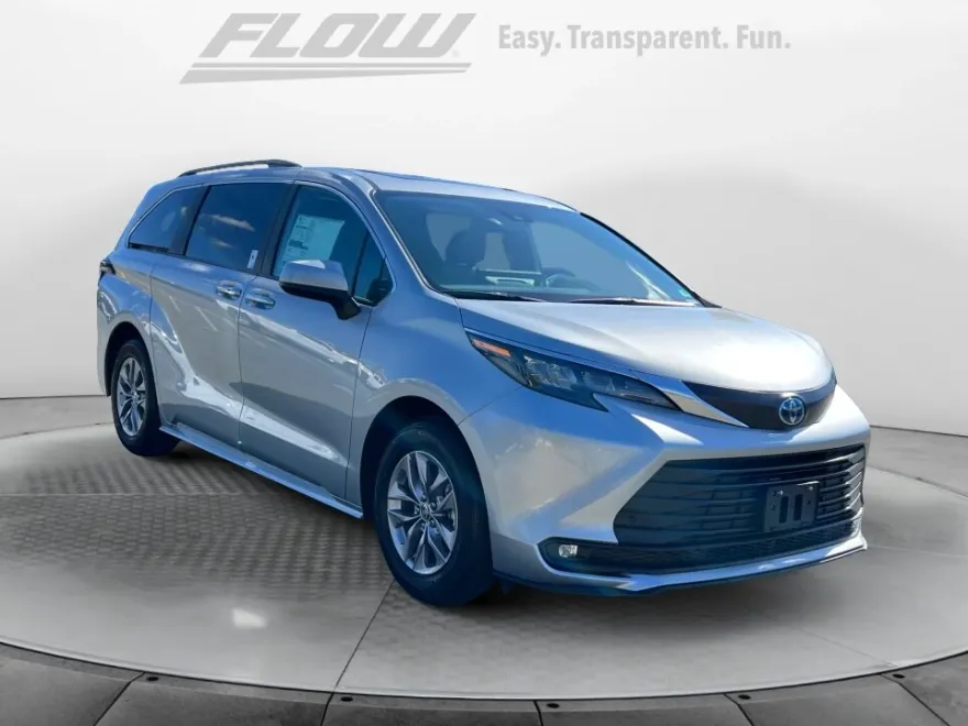 2025 Toyota Sienna XLE photo 1