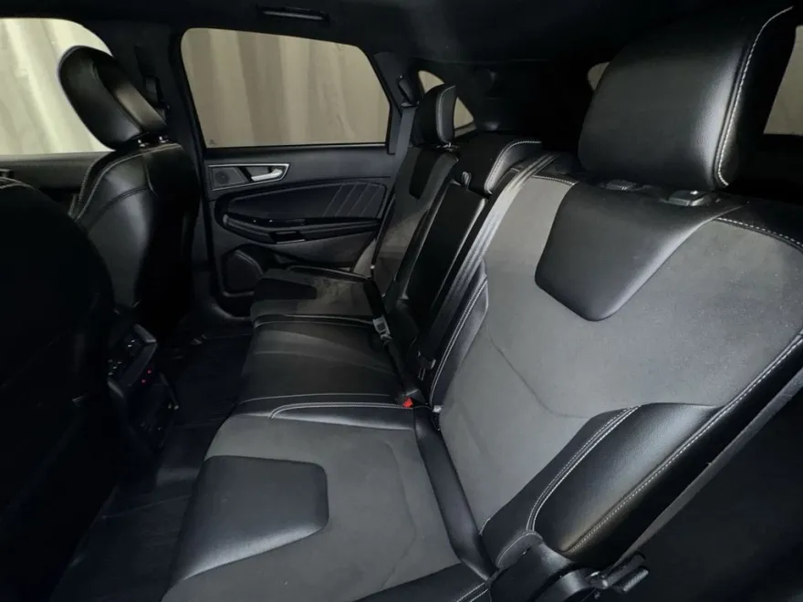 2020 Ford Edge ST photo 1