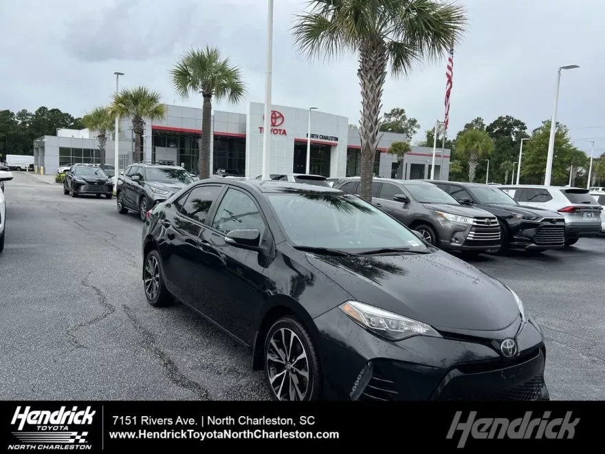 2017 Toyota Corolla SE photo 1