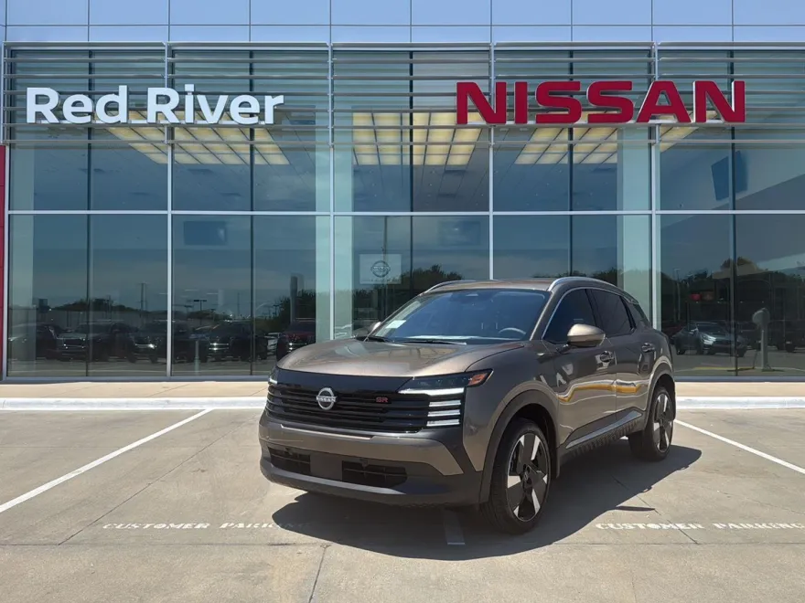 2025 Nissan Kicks SR photo 1