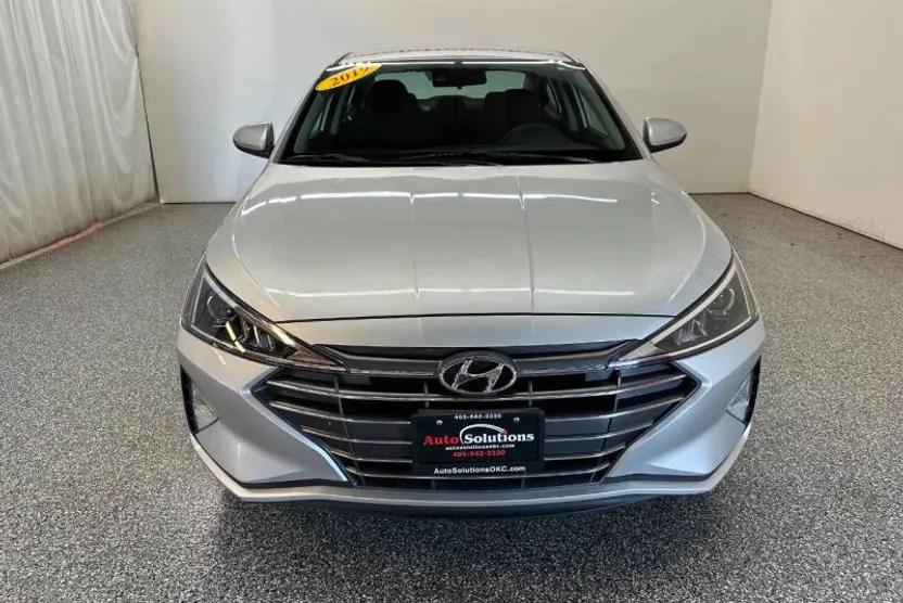 2019 Hyundai Elantra SEL photo 1