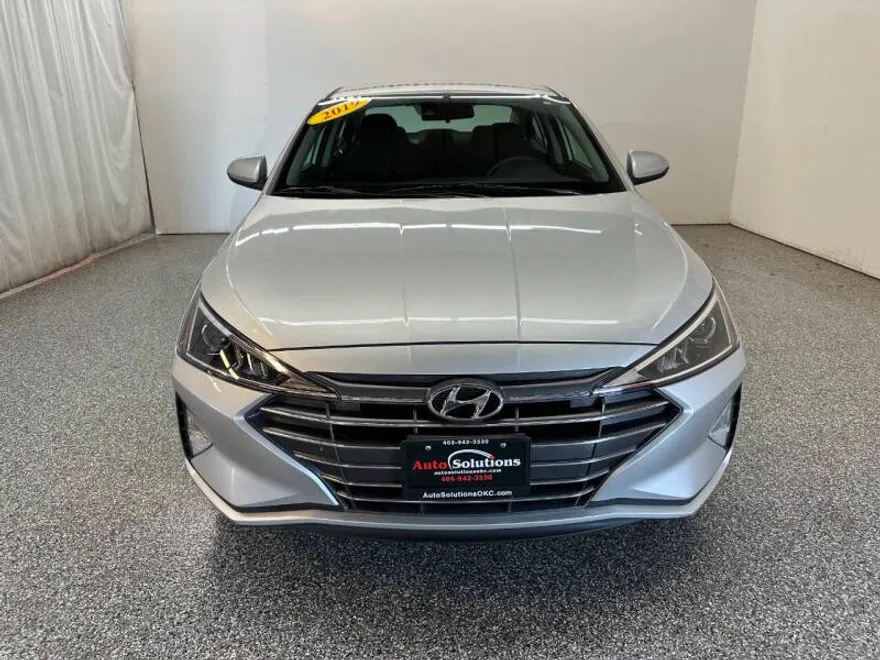 2019 Hyundai Elantra SEL photo 1