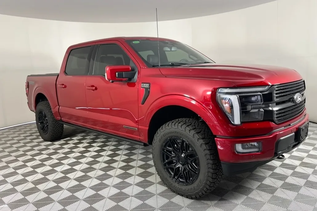 2025 Ford F-150 Platinum photo 1