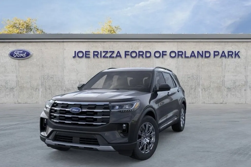 2025 Ford Explorer photo 1