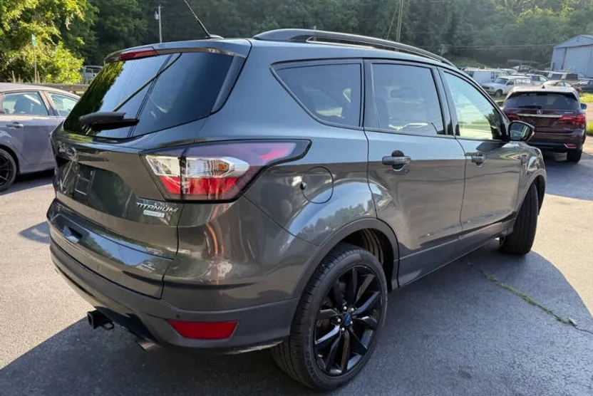 2017 Ford Escape Titanium photo 1