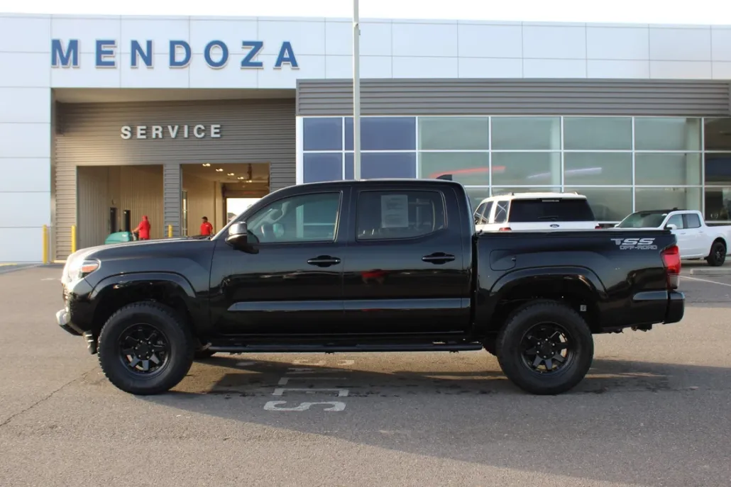 2023 Toyota Tacoma SR5 photo 1