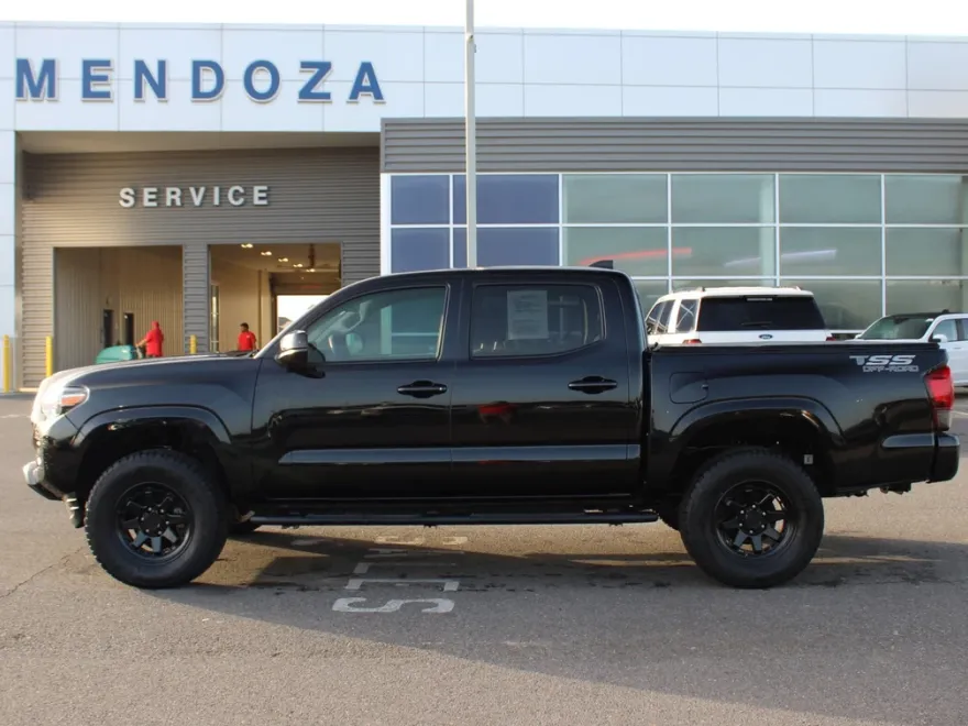 2023 Toyota Tacoma SR5 photo 1
