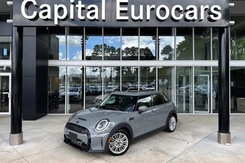 2023 Mini Cooper 4 Door Hardtop S photo 1