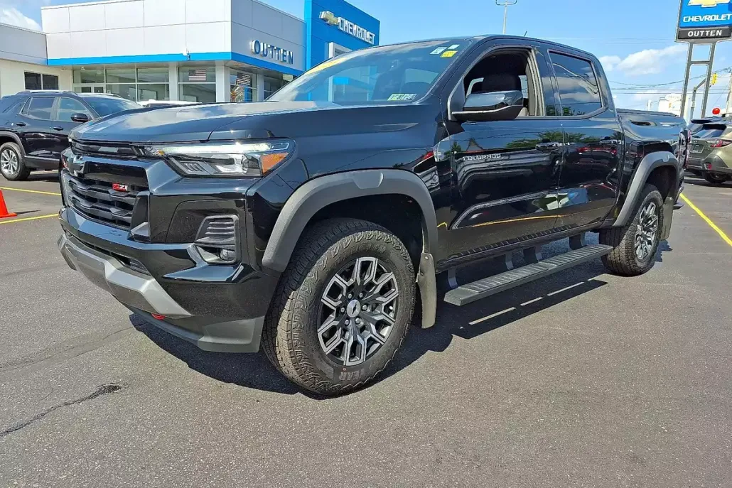 2023 Chevrolet Colorado Z71 photo 1