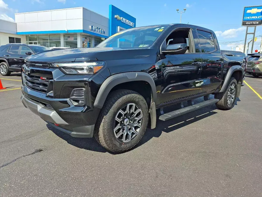 2023 Chevrolet Colorado Z71 photo 1