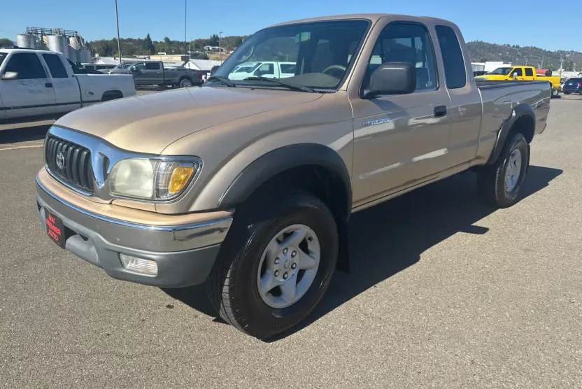 2002 Toyota Tacoma XtraCab photo 1