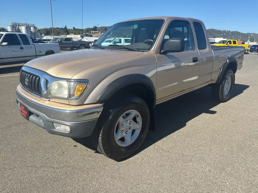 2002 Toyota Tacoma XtraCab photo 1