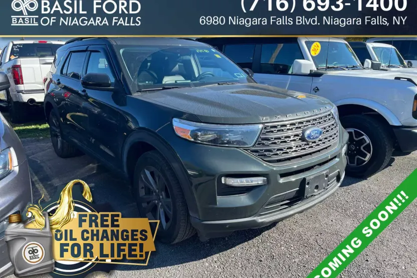 2023 Ford Explorer XLT photo 1