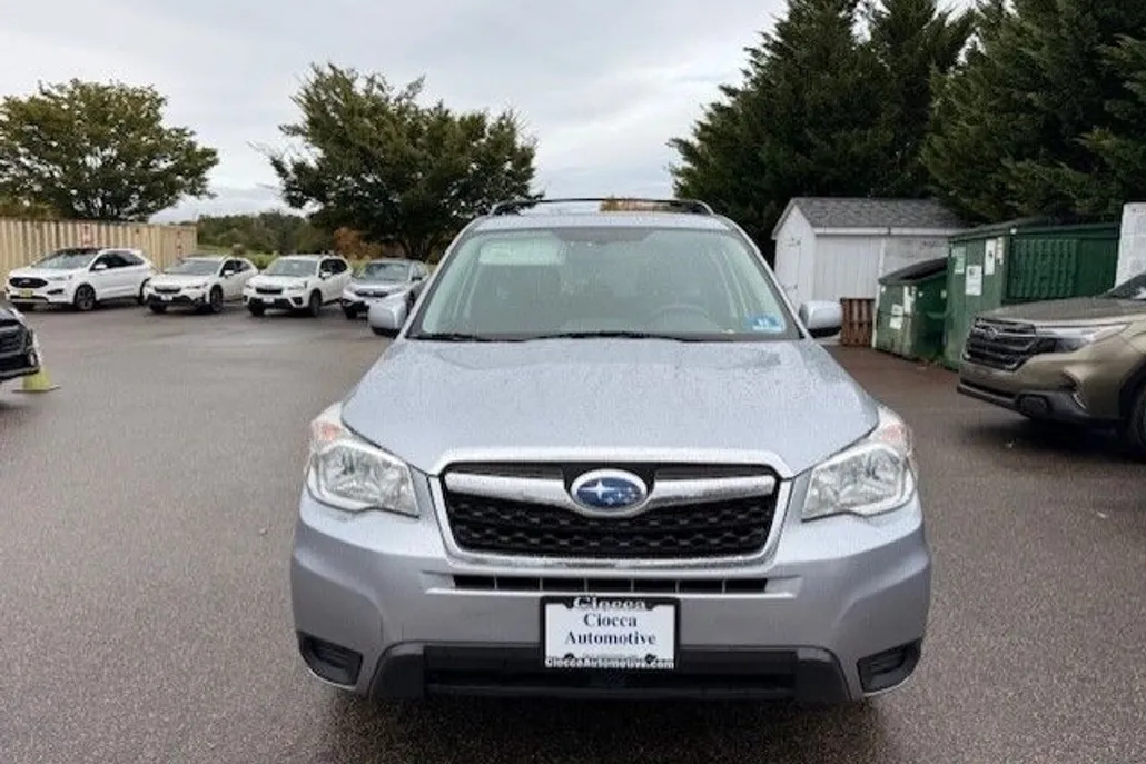 2016 Subaru Forester 2.5i Premium photo 1