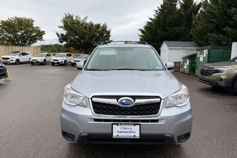 2016 Subaru Forester 2.5i Premium photo 1
