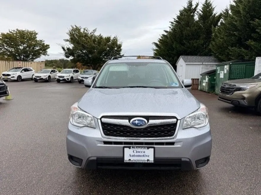 2016 Subaru Forester 2.5i Premium photo 1